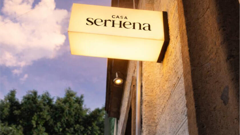 bandera luminosa cuadrada para cliente Casa Serhena