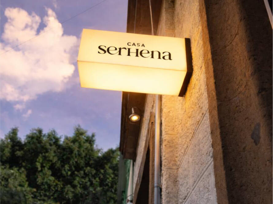 bandera luminosa cuadrada para cliente Casa Serhena