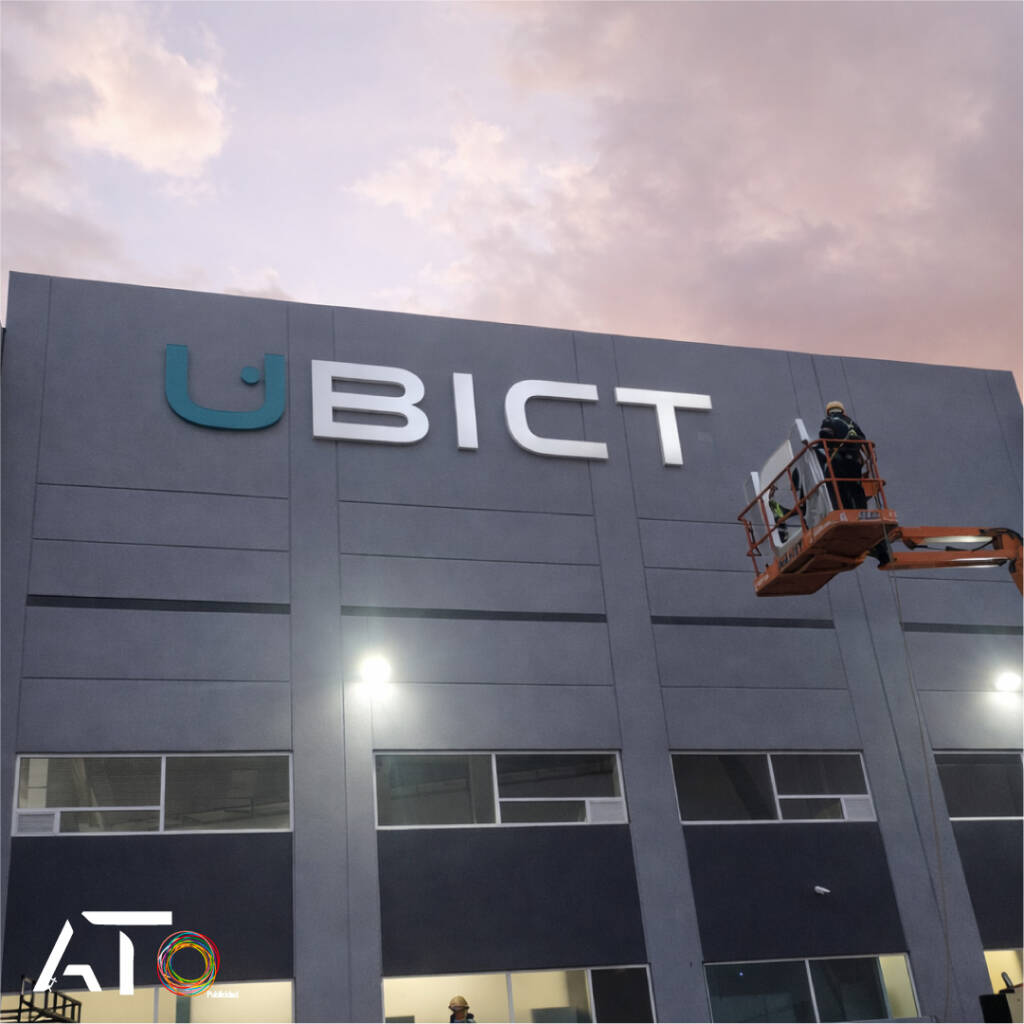 Instalación profesional de letreros y materiales publicitarios