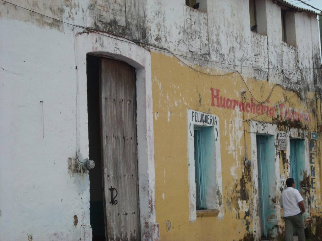 letrero publicitario mal diseñado que no atrae clientes