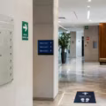 Señalética de seguridad: cómo mejorar la orientación y la experiencia en tu empresa
